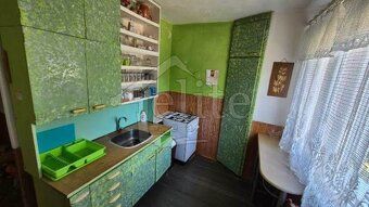 Ponúkame na predaj 2 - izbový byt na druhom poschodí tehlove