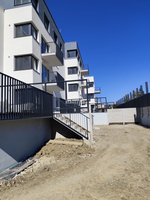 Znížená cena - 5000,- € + DPH.Exkluzívne ponúkame na predaj 