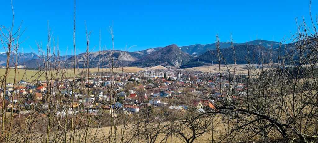 Ponúkame Vám na predaj útulnú, murovanú, rekreačnú chatku v 