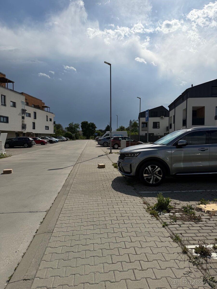 Ponúkame na predaj parkovacie státie na adrese Kukučínova 4,