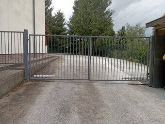 Dobrý deň. Ponúkam na prenájom garáž v uzamknutom areáli v o