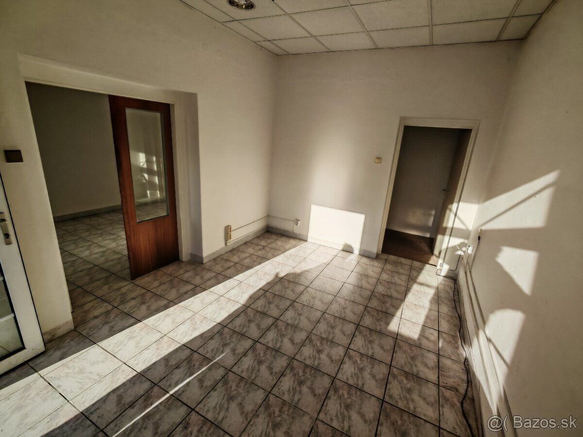 Ponúkam na prenájom sklady, predajne, priestory, garáže v ar