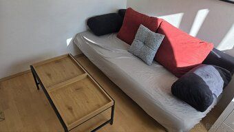 Chata pre 2-10 osôb , Rómom neprenajímam.
Nachádza sa v obla
