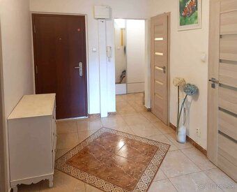 Ponúkame na predaj svetlý a priestranný 3-izbový byt s lodži