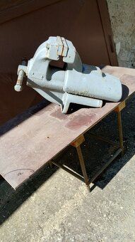 Predám funkčný zvärák, šírka čeľustí 160mm. Cena 25€.