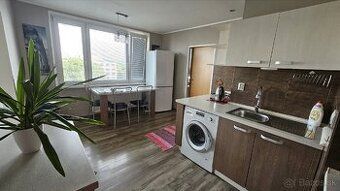 Ponúkame na prenájom časť haly (400 m2) na ulici A. Jiráska 