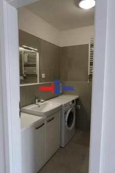 Ponúkame na prenájom priestranný dvojizbový byt s balkónom v