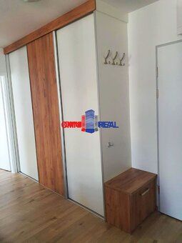 Ponúkame na prenájom priestranný dvojizbový byt s balkónom v