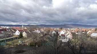 Ponúkame na predaj priestranný 3 izbový byt s celkovou výmer