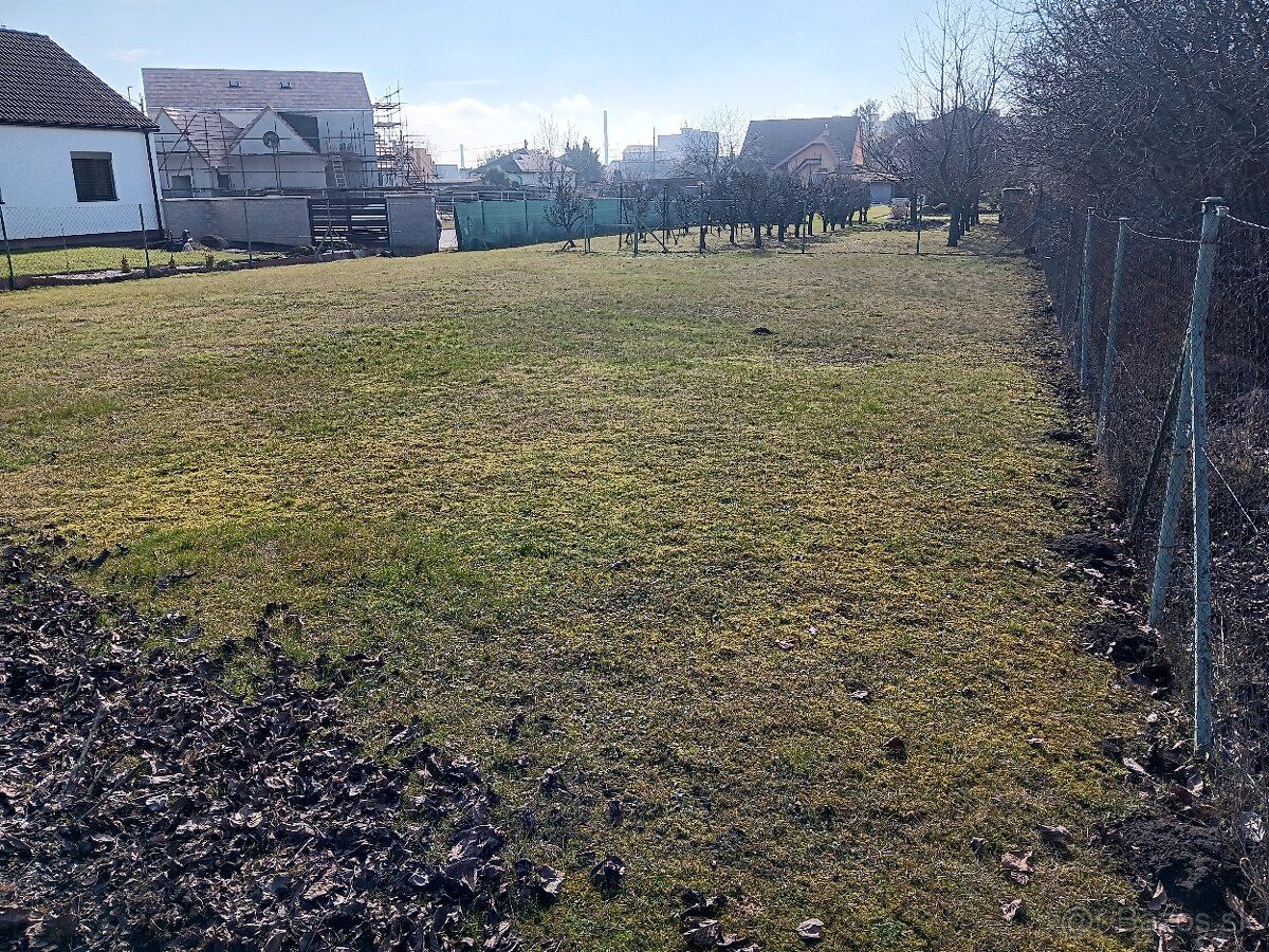 Predám stavebný pozemok v Šuranoch, časť Kostolný Sek, Ulica