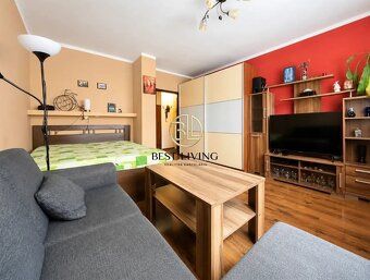 🏡 NA PREDAJ | 1-IZBOVÝ BYT | DUBNICA NAD VÁHOM – KOLLÁROVA U
