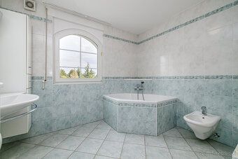 Exkluzívne ponúkame na predaj 6-izbový rodinný dom v Senci, 