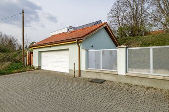 Exkluzívne ponúkame na predaj 6-izbový rodinný dom v Senci, 