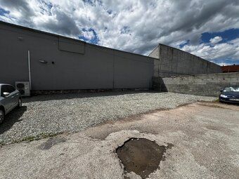 Ponúkam parkovacie miesta na dlhodobý prenájom v stráženom a