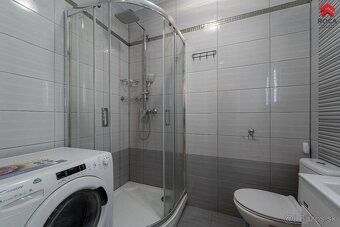 V exkluzívnom zastúpení ponúkame na predaj moderný a komplet