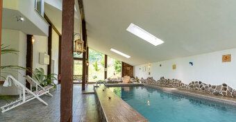 Tento atraktívny 3-izbový apartmán sa nachádza v tichej a ži