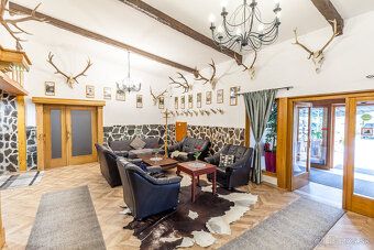 Tento atraktívny 3-izbový apartmán sa nachádza v tichej a ži