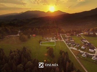 Ponúkame na predaj 2 stavebné pozemky v lokalite lyžiarskeho