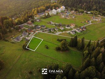 Ponúkame na predaj 2 stavebné pozemky v lokalite lyžiarskeho