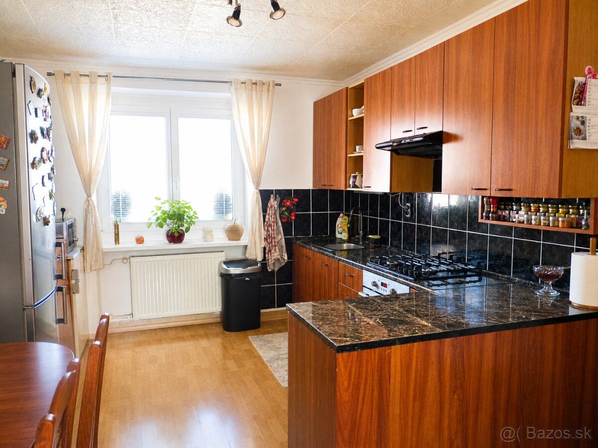 Ponúkame Vám na predaj dvojizbový tehlový byt s lodžiou v bl