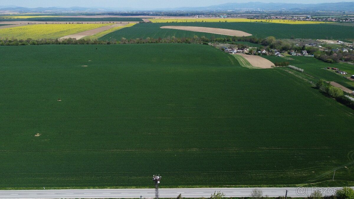 Ponúkame na predaj ornú pôdu o celkovej výmere 5757 m², vo v