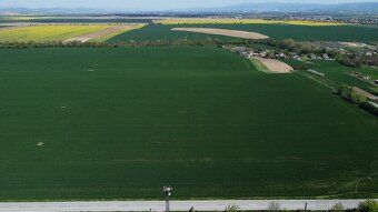 Ponúkame na predaj ornú pôdu o celkovej výmere 5757 m², vo v