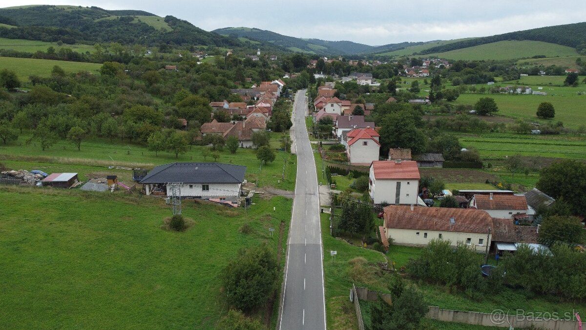 Ponúkame na predaj stavebný pozemok s výmerou 1417 m², situo