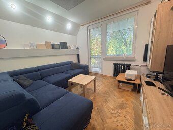 NA PREDAJ | Priestranný 3-izbový byt s balkónom – Levice, ul