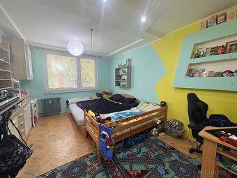 NA PREDAJ | Priestranný 3-izbový byt s balkónom – Levice, ul