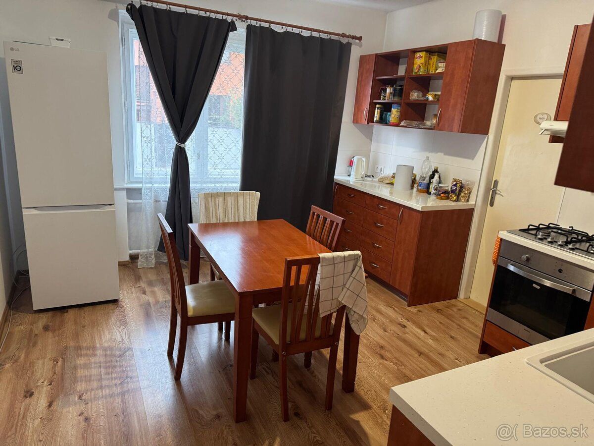 Prenajímajú sa 1–2-lôžkové izby v súkromnom dome 🏡 📍 5–10 mi