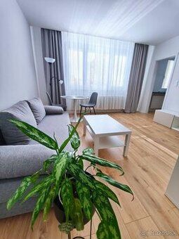Prenajímajú sa 1–2-lôžkové izby v súkromnom dome 🏡 📍 5–10 mi