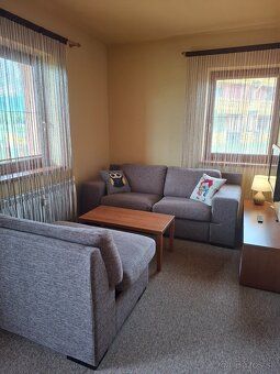 Ponúkame na prenájom útulný 2‑izbový apartmán vo Veľkej Lomn