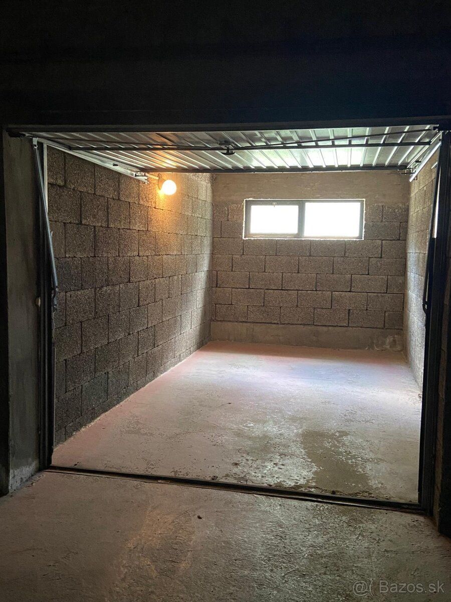 Reality Alpia Vám ponúkajú na prenájom garáž /15 m2/ v Žilin