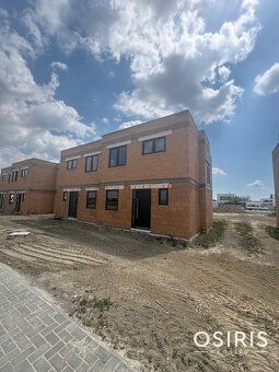 Typ: 4-izbový byt Obec: Rovinka
Ponúkame na predaj priestran