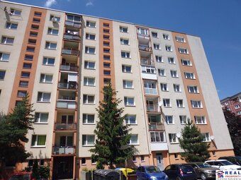VOĽNÝ VEĽMI VKUSNE ZREKONŠTRUOVANÝ A KOMPLETNE ZARIADENÝ BYT