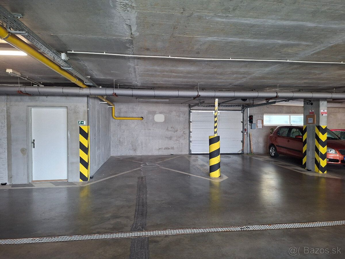 Prenajmem nadštandardne veľké vnútorné garážové parkovacie m