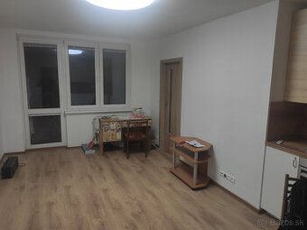 Poúkam na dlhodobý prenájom 3-izbový byt na sídlisku Dargovs