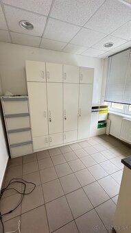 Ponúkame na prenájom unikátny obchodný priestor v centre obc