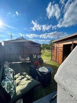 Ponúkame na predaj slnečnú záhradu s rozlohou vyše 600 m², k