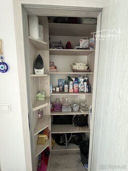 Predám krásny, kompletne zrekonštruvaný a zariadený 2-izbový