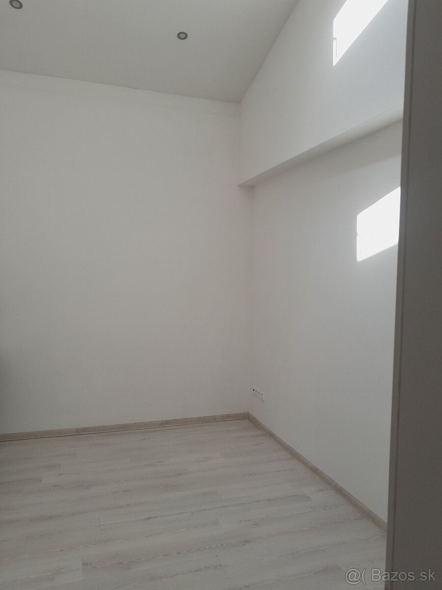 Dám do prenájmu priestor vhodný na kanceláriu alebo malú pre
