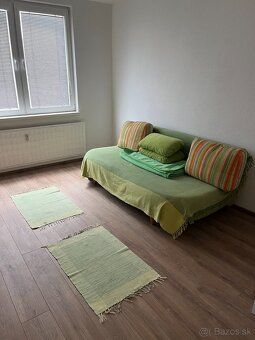 Dám len do dlhodobého podnájmu garsonku pre jednu osobu v Pa