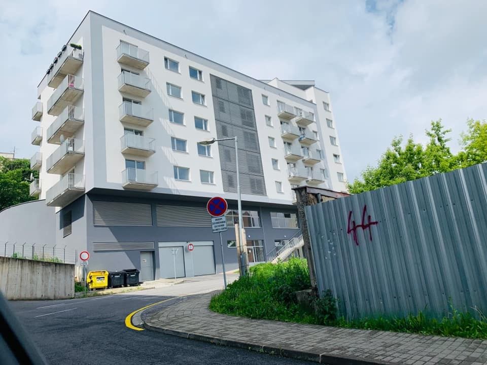 Do dlhodobého nájmu ponúkame parkovacie miesto v podzemnej g