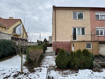 Sveltý a priestranný 4-izb. RD s 5 á pozemkom
Popis: Svelte 
