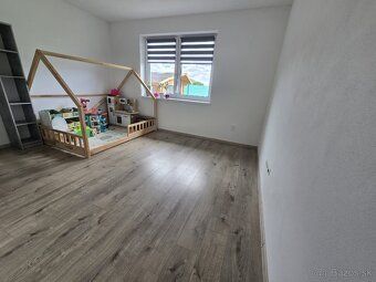 Na predaj štvorizbový bungalov so šikovným pozemkom. Slepá u