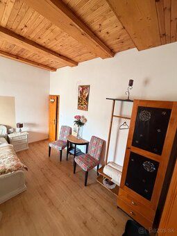🏡 NA PREDAJ: Priestranný podkrovný apartmánový byt (71,7 m²)