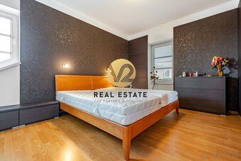 Maroš Vereš +421 904 086 200 e-mail:
V2 real estate ponúka n