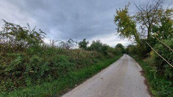 Základné informácie: Ponúkame na predaj pozemok v katastráln