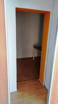 Ponúkame na prenájom klimatizovaný zariadený kancelársky pri