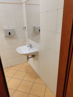 Ponúkame na prenájom nebytový priestor o výmere 90m2 na lukr
